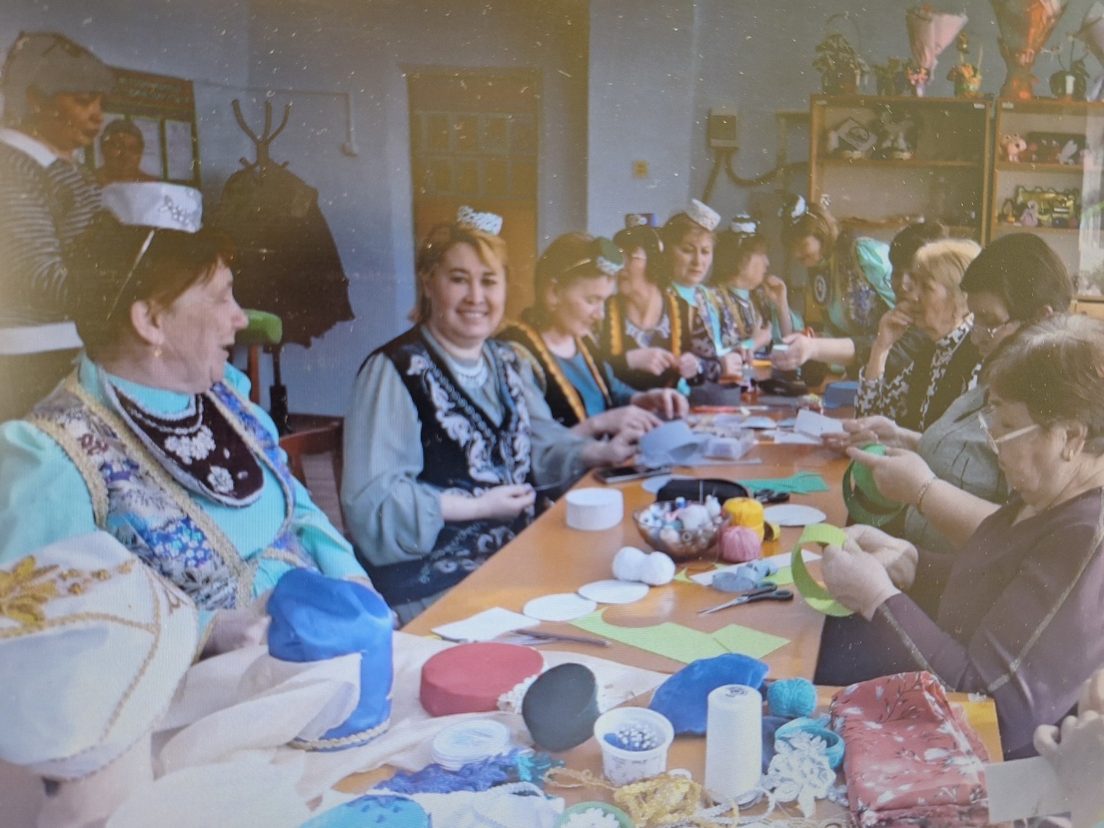 Күңелле эш берләштерә