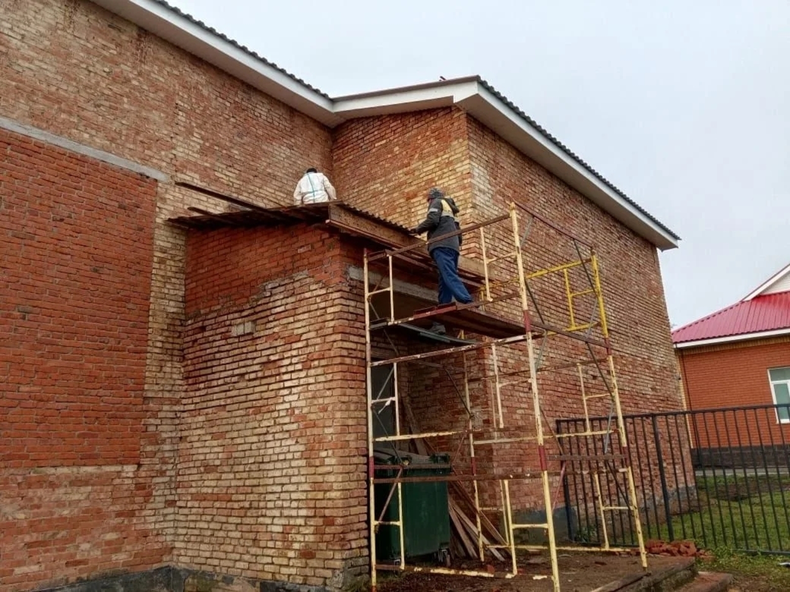 Дөмәйдә авыл клубын ремонтлыйлар