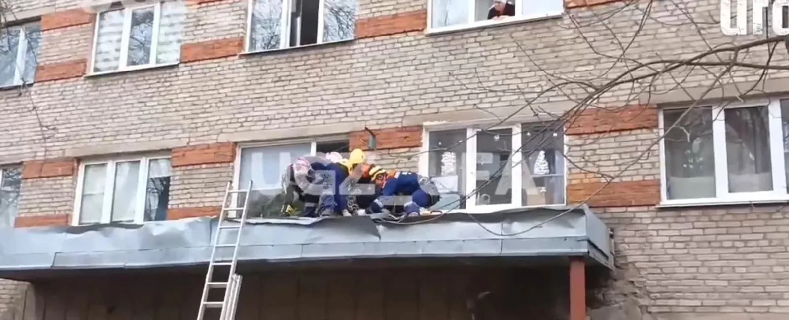Пенсионер хатын тәрәз юганда егылып төшкән