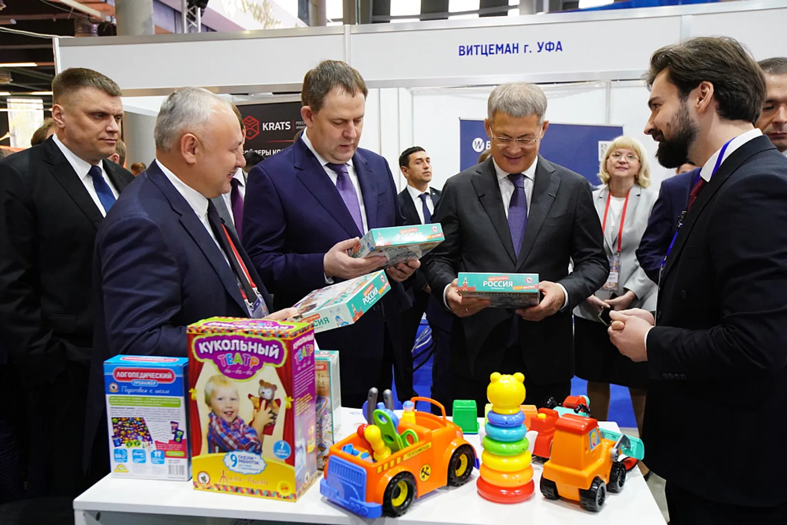 Радий Хәбиров Сәнәгать форумын ачу тантанасында катнашты