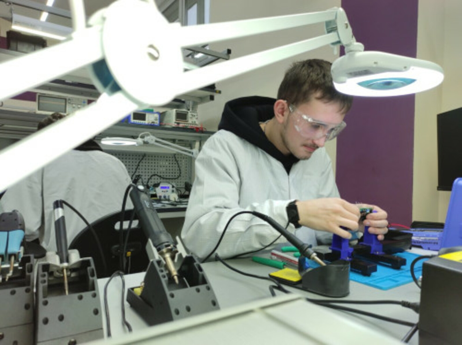 “Бигрәк тә авиатөзелеш тармагы белән кызыксыналар...”